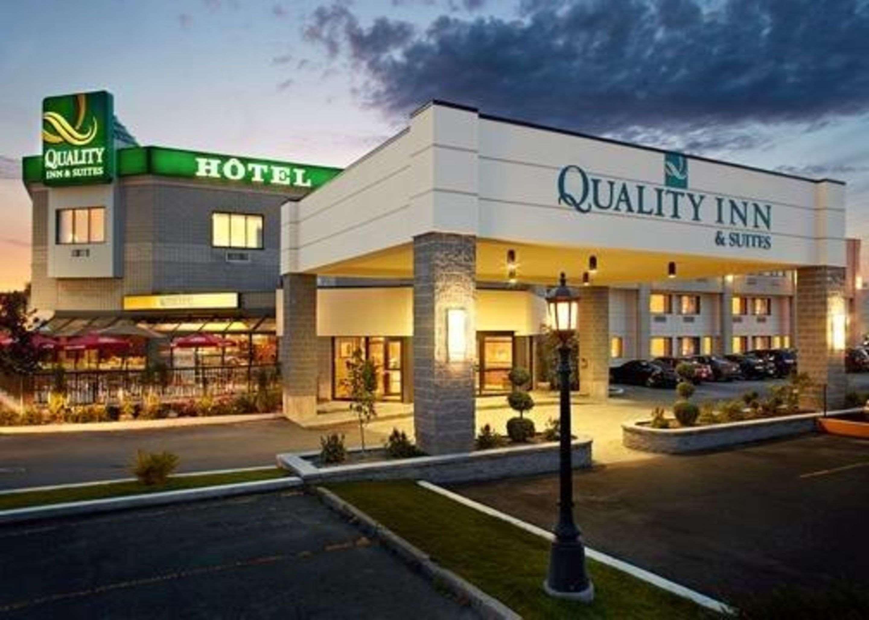 Quality Inn & Suites Brossard Eksteriør billede