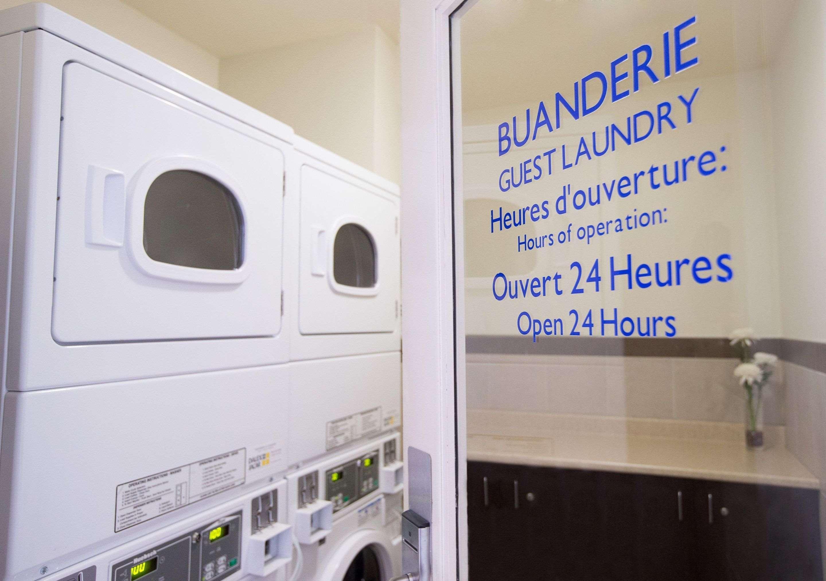 Quality Inn & Suites Brossard Eksteriør billede