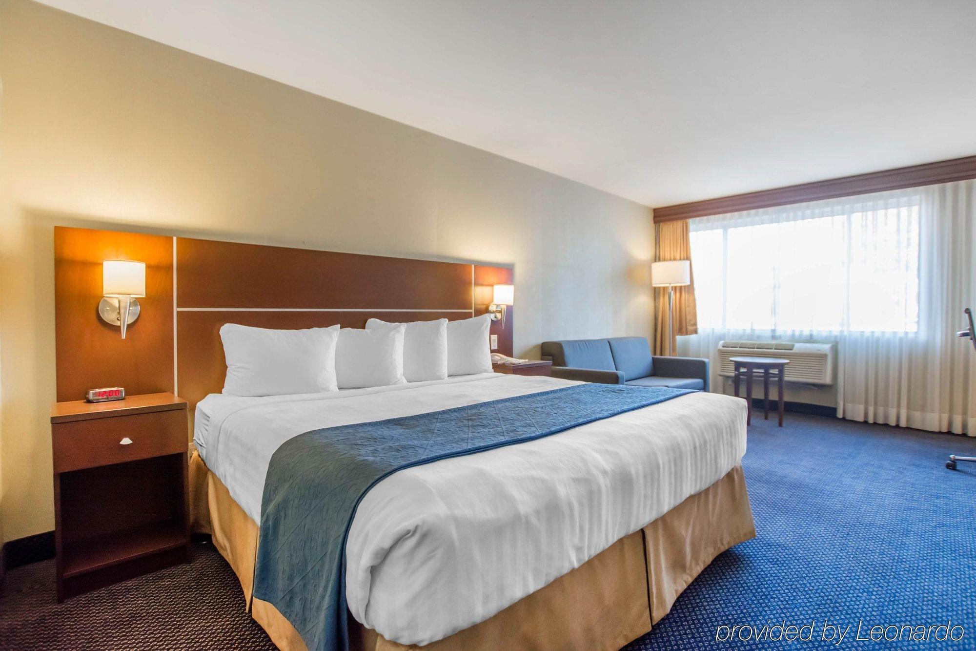 Quality Inn & Suites Brossard Eksteriør billede