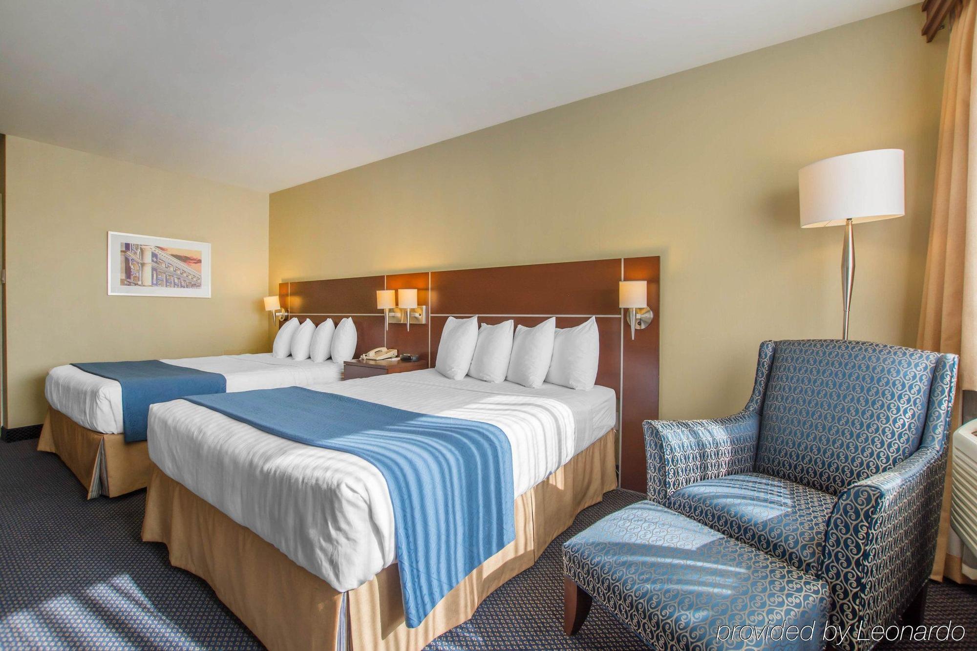 Quality Inn & Suites Brossard Eksteriør billede