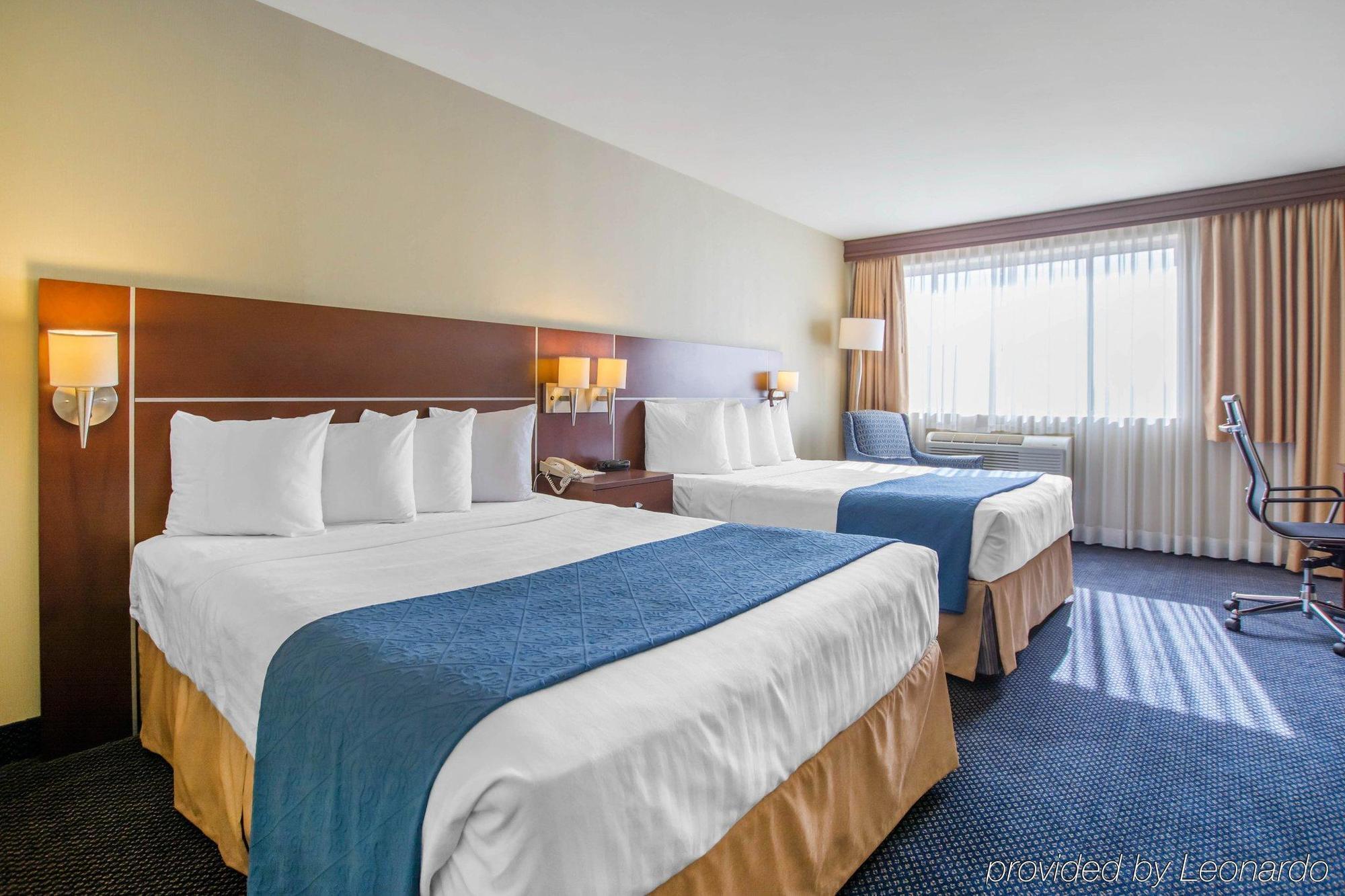 Quality Inn & Suites Brossard Eksteriør billede