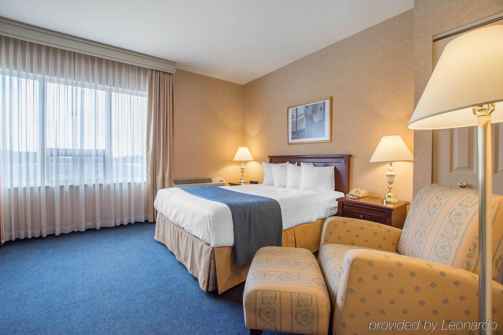 Quality Inn & Suites Brossard Eksteriør billede