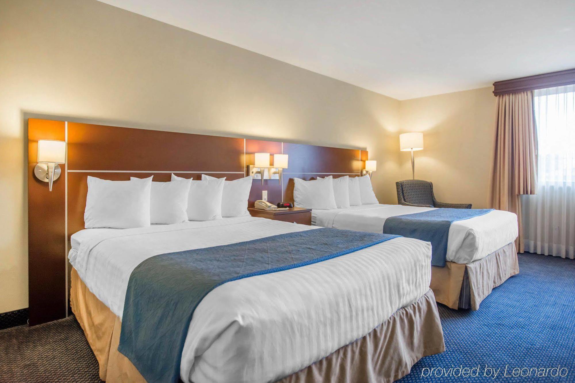 Quality Inn & Suites Brossard Eksteriør billede